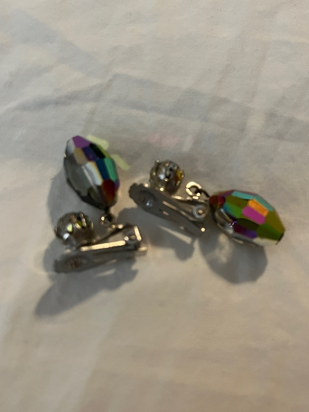 Vintage crystal drop briolette dangle earrings from the 1960s - Picture 3 of 3